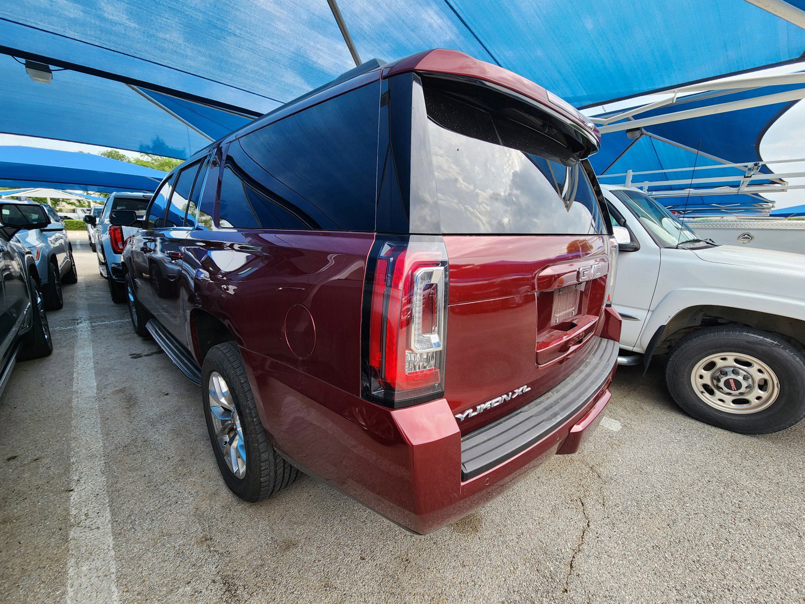 Used 2016 GMC Yukon XL SLE w/ Convenience Package image 3