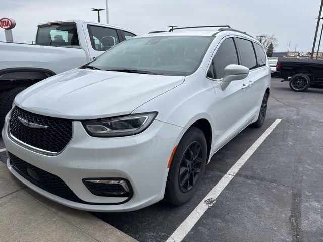 Used 2022 Chrysler Pacifica Touring-L video 1