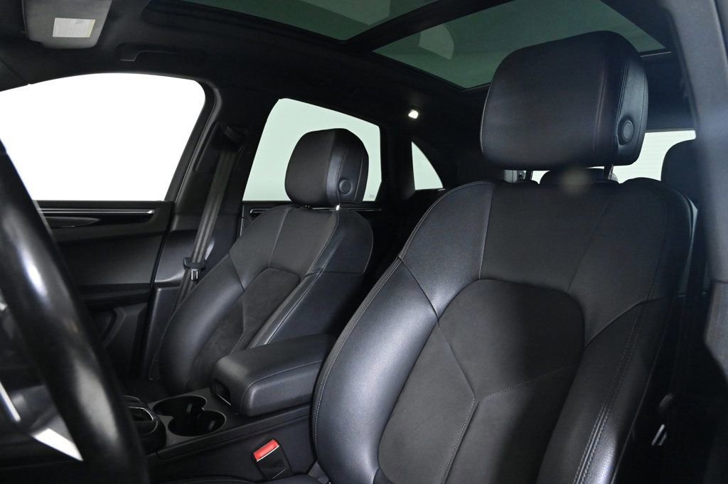 Certified 2019 Porsche Macan image 5