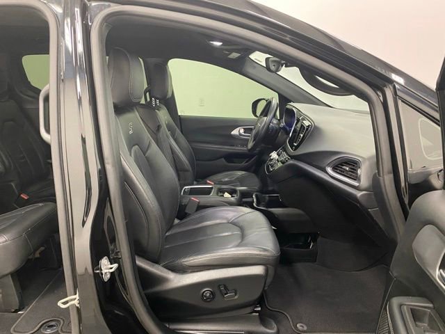 Used 2019 Chrysler Pacifica Touring-L Plus w/ S Appearance Package image 27
