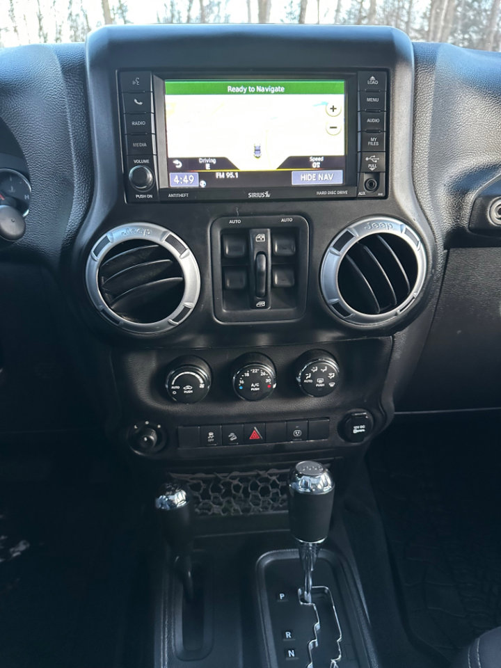 Used 2013 Jeep Wrangler Unlimited Sahara w/ Connectivity Group image 16