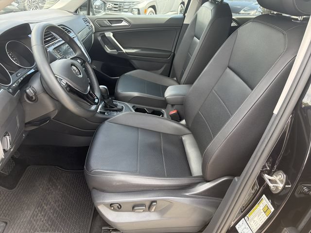Used 2020 Volkswagen Tiguan SE FWD image 11