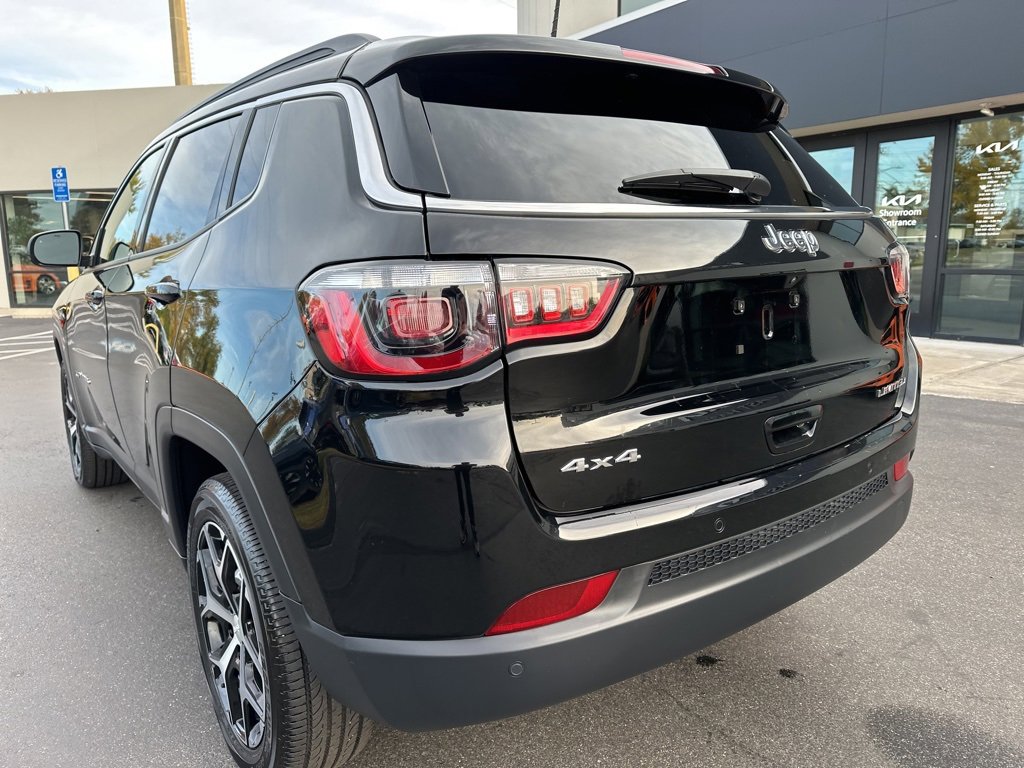 Used 2024 Jeep Compass Limited image 9