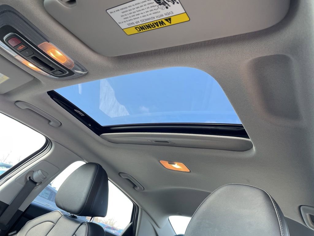 Used 2025 Hyundai Elantra Limited image 10