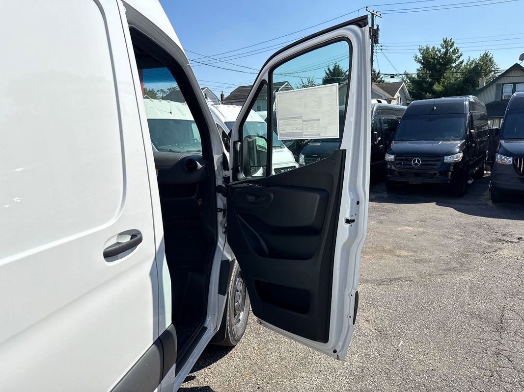 Used 2025 Mercedes-Benz Sprinter 2500 image 17
