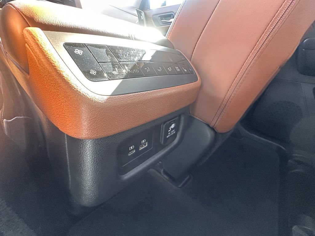 Certified 2025 Nissan Pathfinder Platinum AWD/4WD image 18