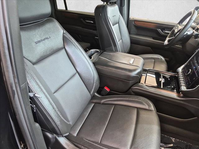 Used 2025 GMC Yukon XL Denali AWD/4WD image 18