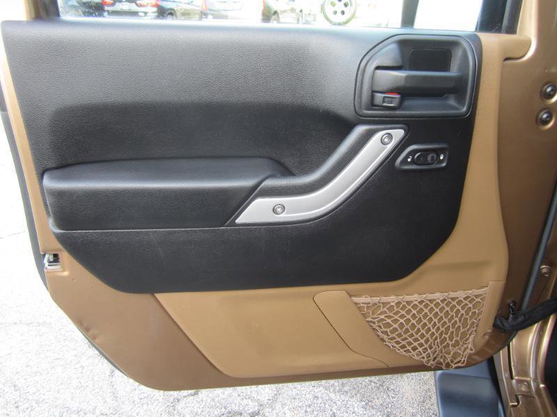 Used 2015 Jeep Wrangler Unlimited Sahara AWD/4WD image 43