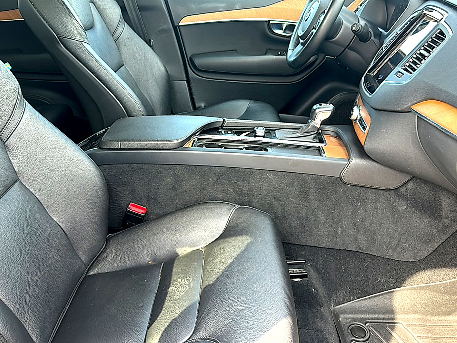 Used 2022 Volvo XC90 T5 Momentum w/ Protection Package Premier FWD image 25
