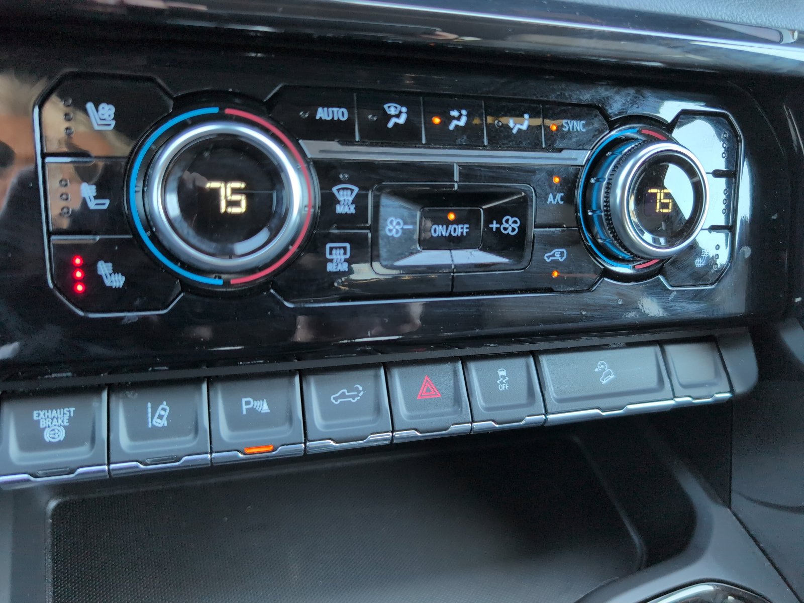 Used 2024 GMC Sierra 2500 AT4 w/ Technology Package image 31