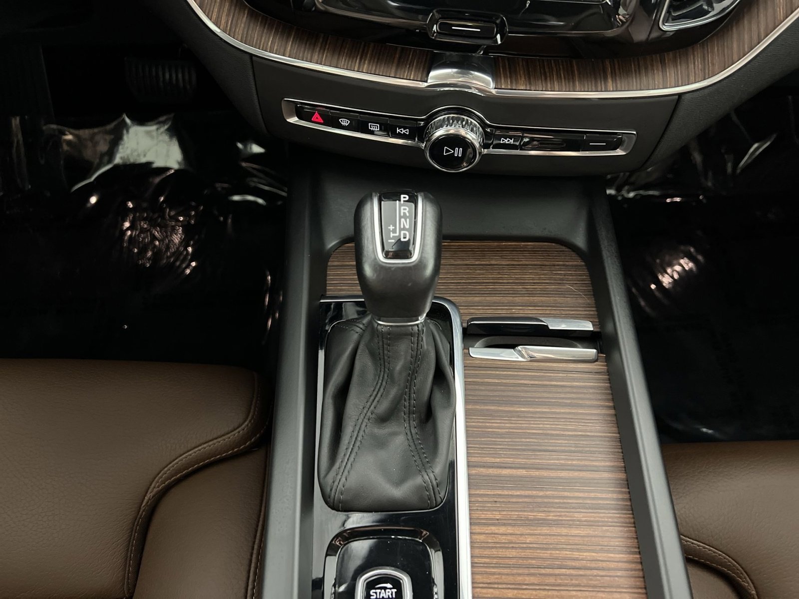 Used 2020 Volvo XC60 T6 Inscription w/ Protection Package Premier image 19