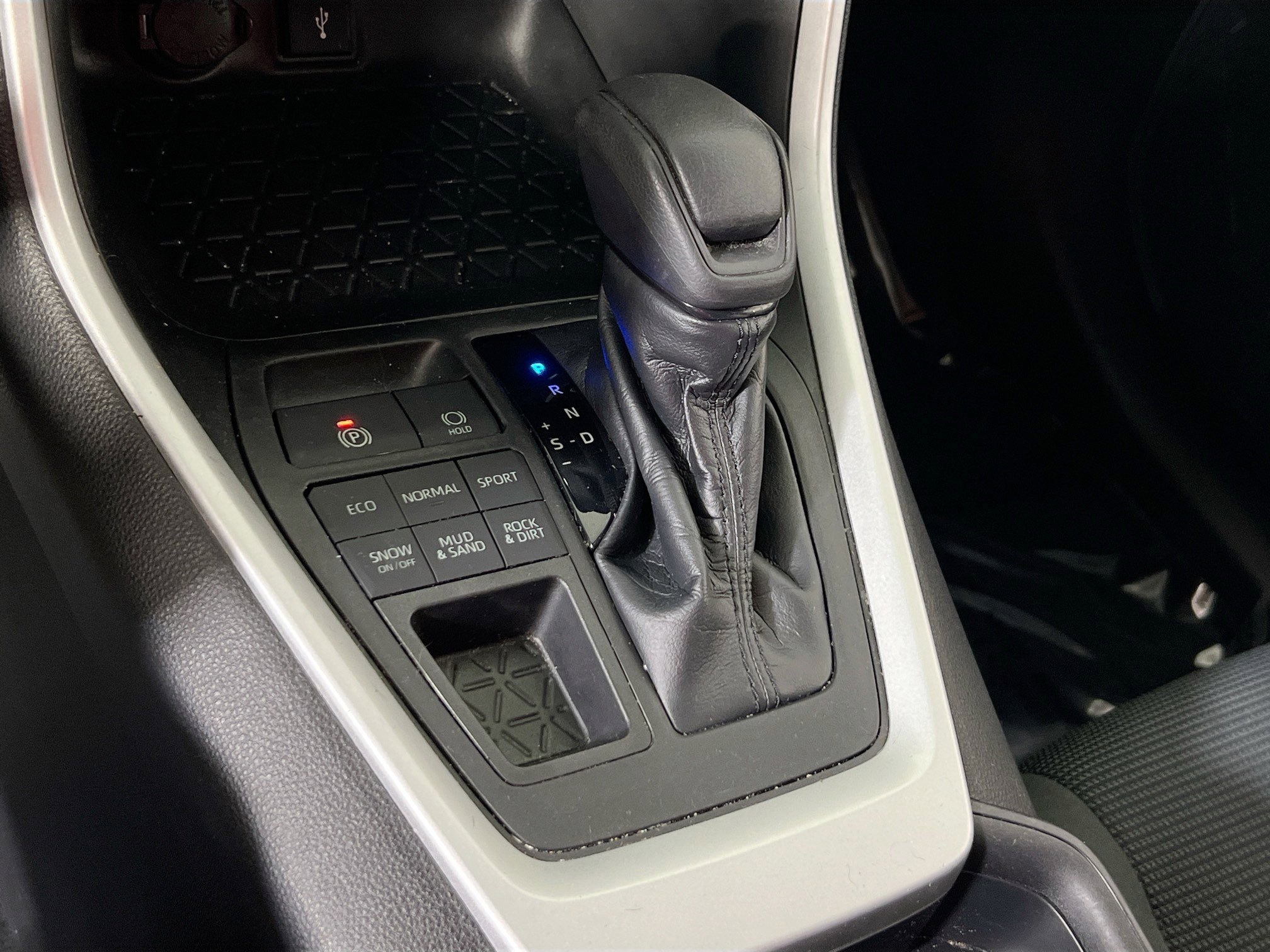 Used 2020 Toyota RAV4 LE w/ All Weather Liner Package image 16