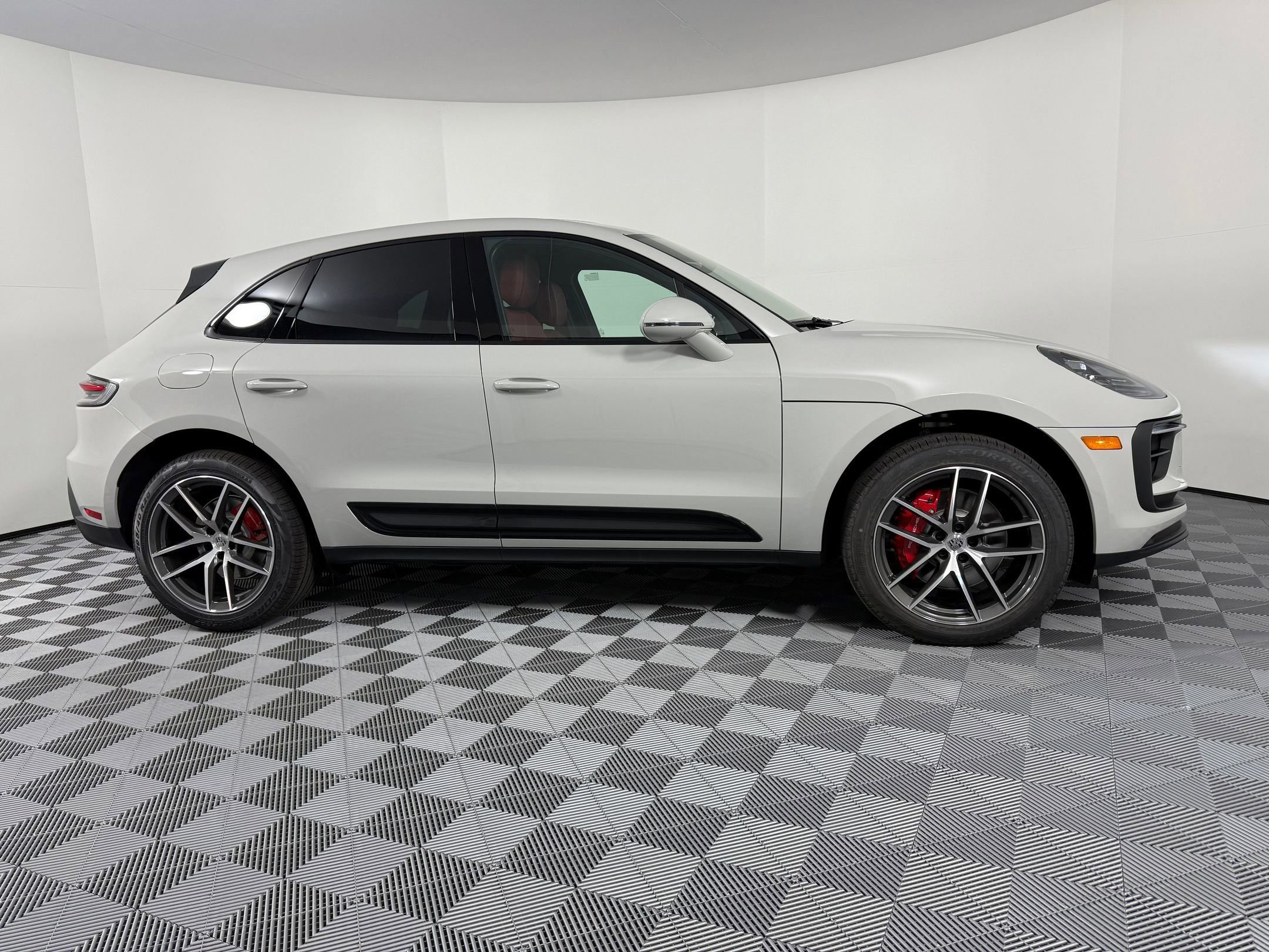 Certified 2026 Porsche Macan S AWD/4WD image 8