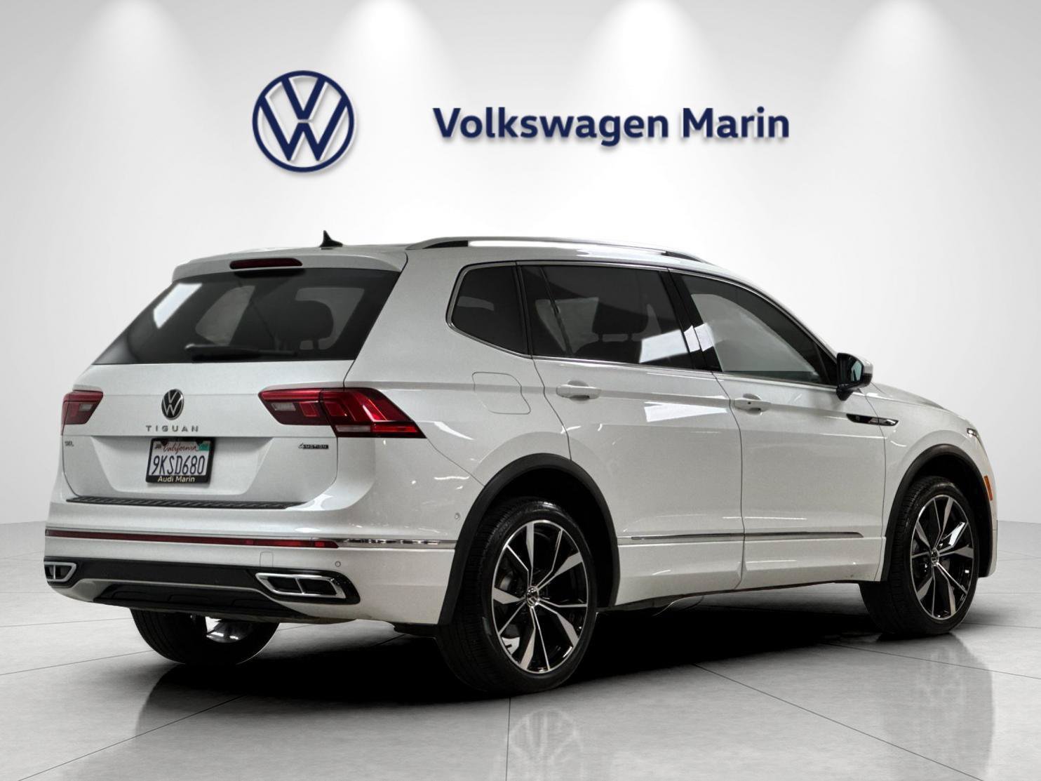 Used 2024 Volkswagen Tiguan SEL R-Line AWD/4WD image 5