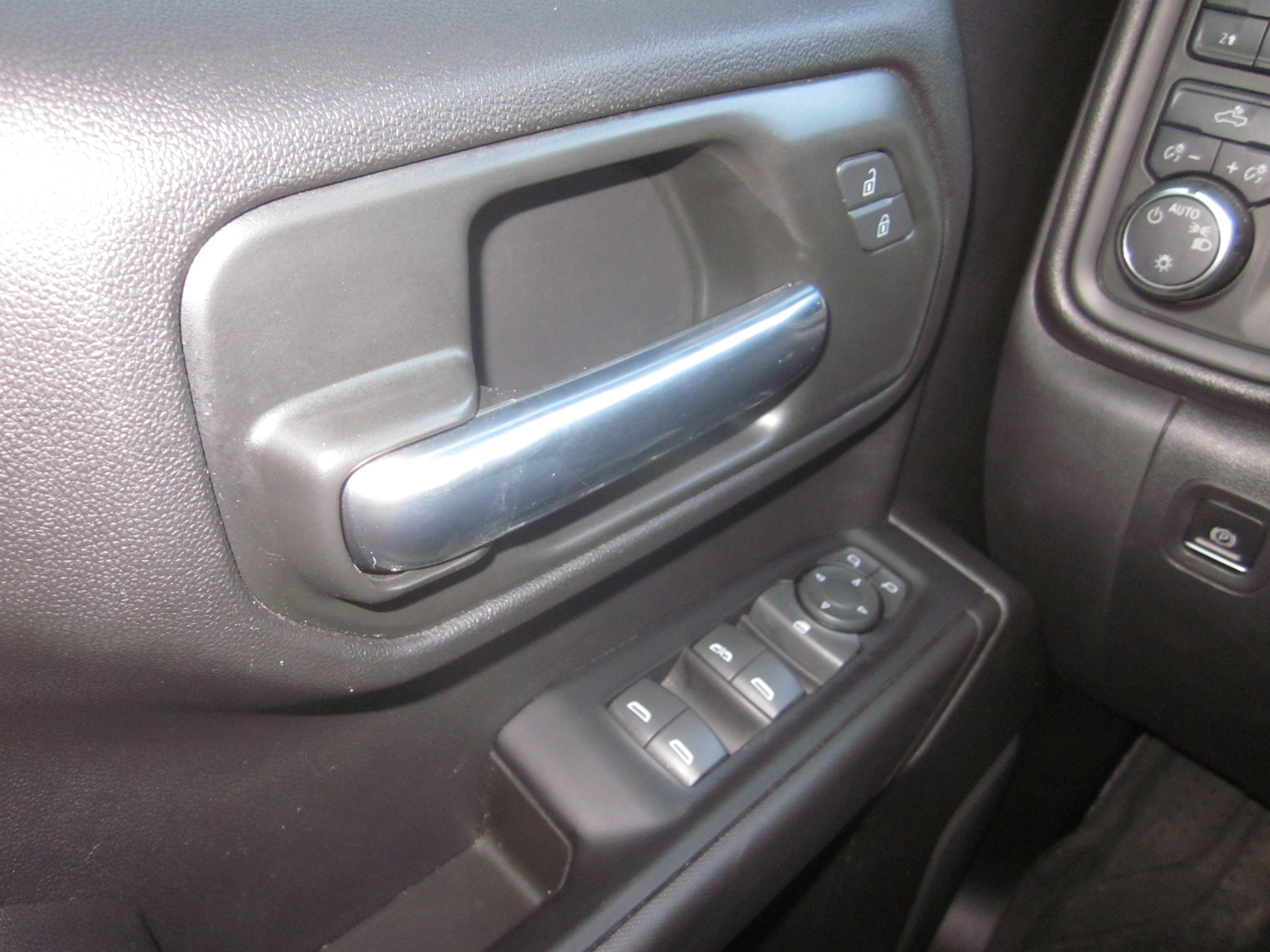 Used 2023 Chevrolet Silverado 1500 Custom w/ LPO, Dark Essentials Package AWD/4WD image 17