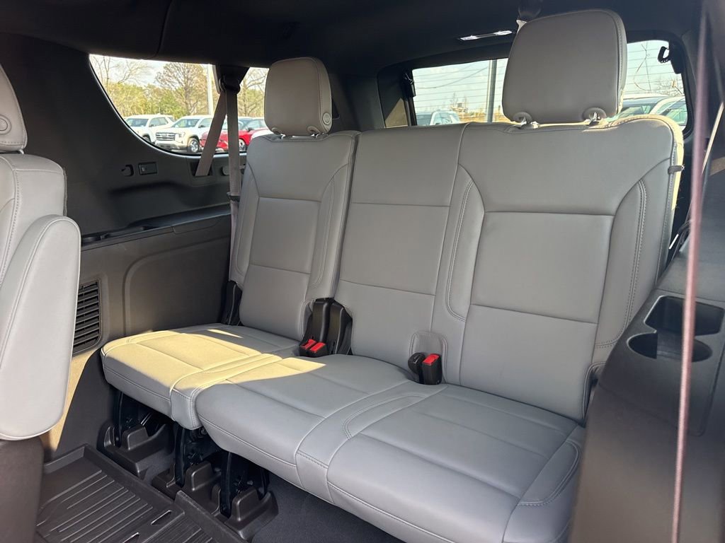 Used 2023 Chevrolet Suburban Z71 w/ Luxury Package image 14
