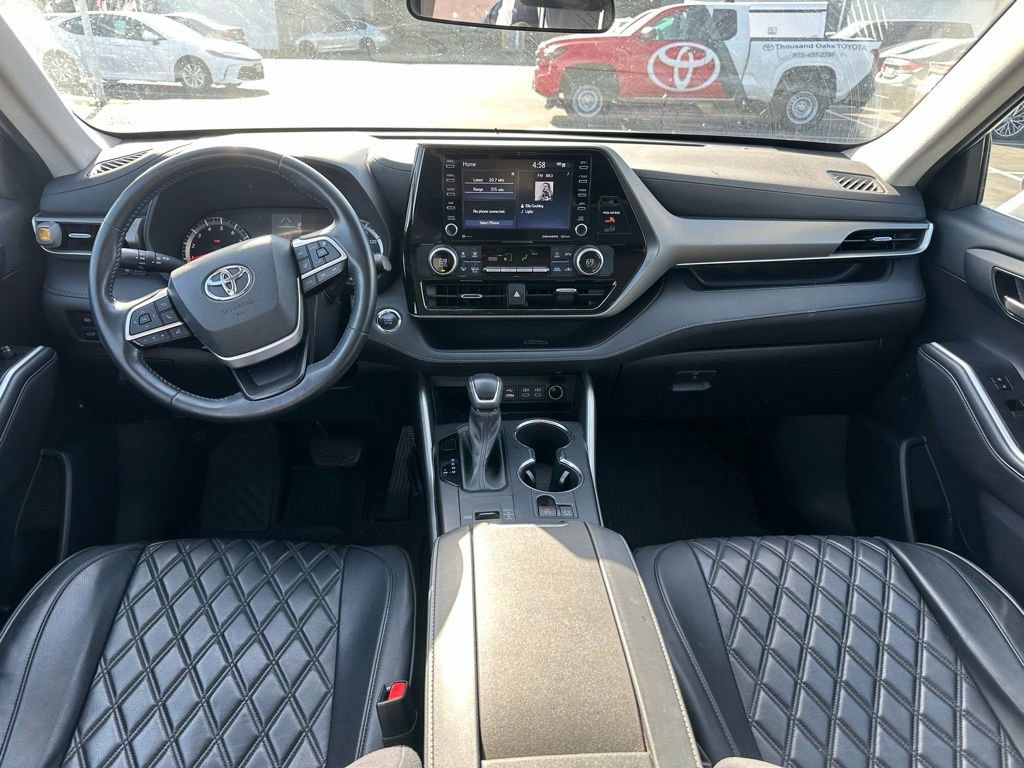 Used 2022 Toyota Highlander LE image 10