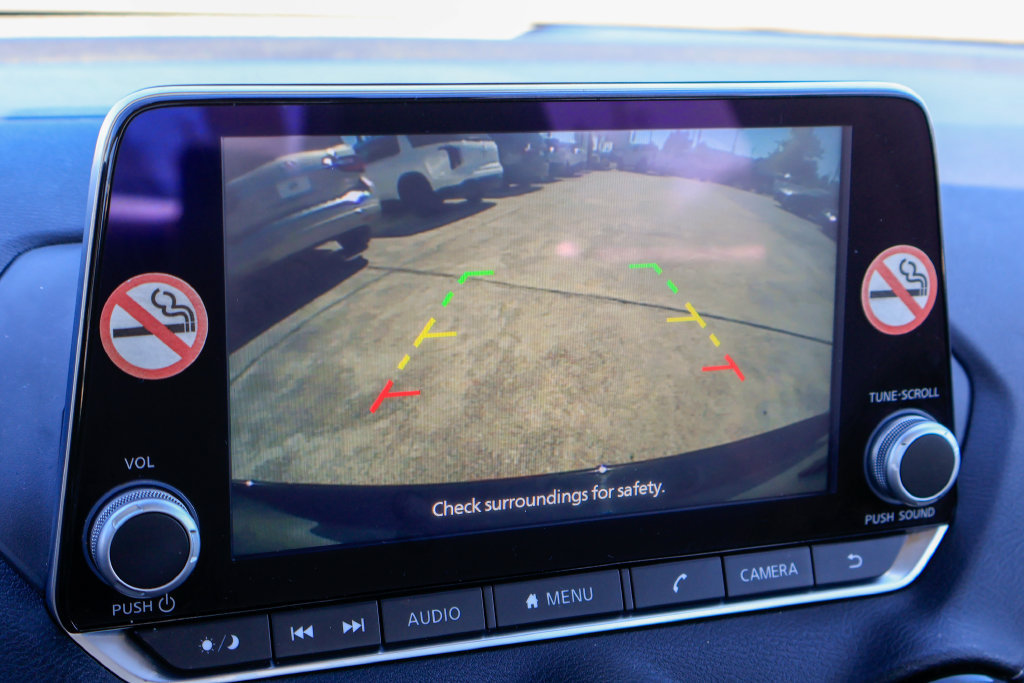 Used 2025 Nissan Sentra SV FWD image 4