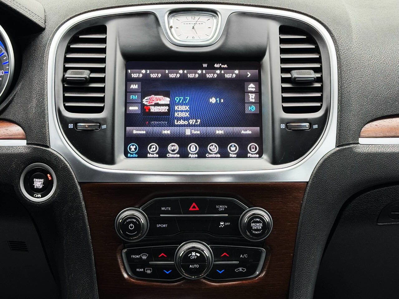 Used 2017 Chrysler 300 C Platinum image 22