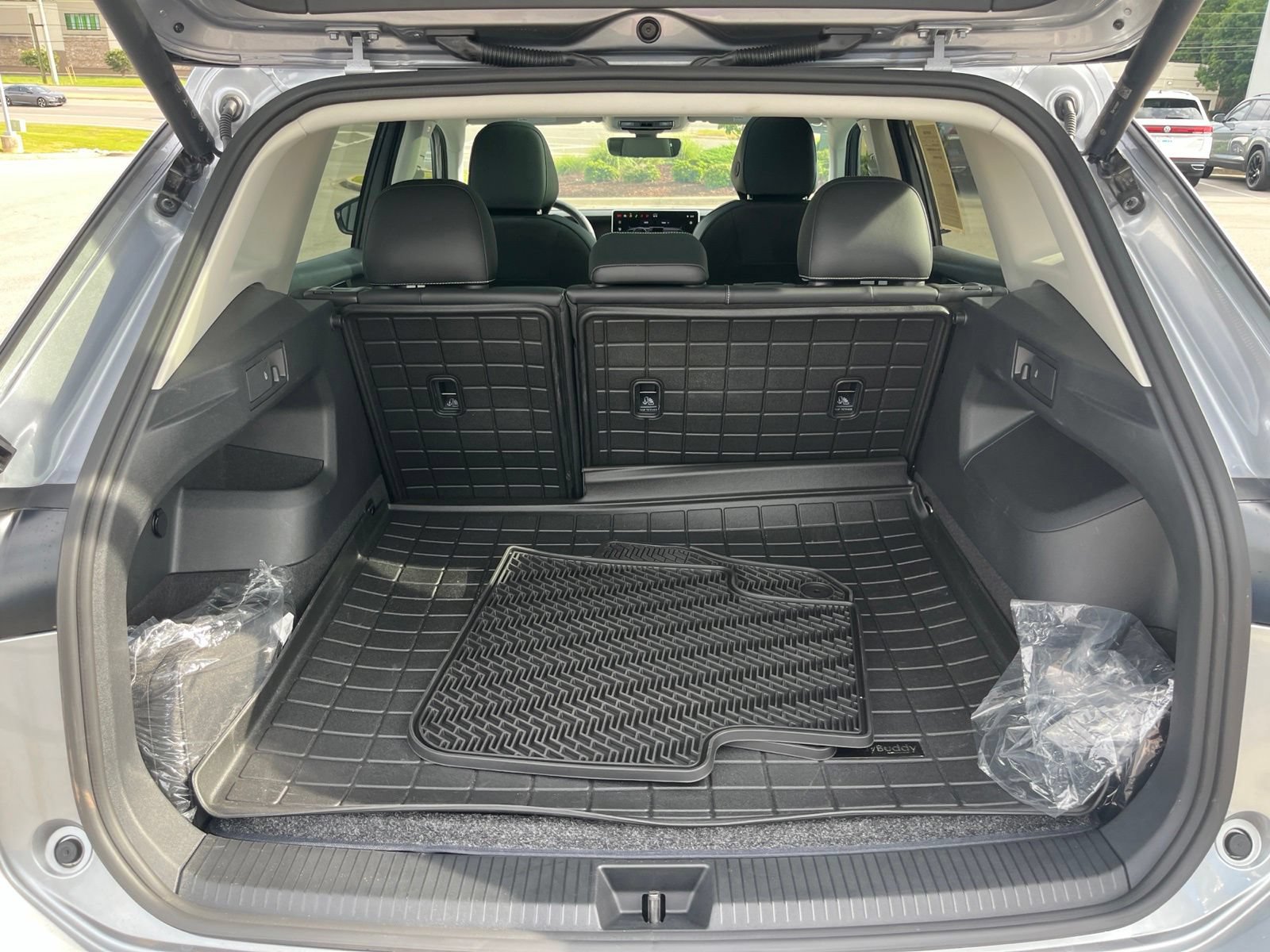 Certified 2026 Volkswagen Tiguan SE w/ Panoramic Sunroof Package AWD/4WD image 28