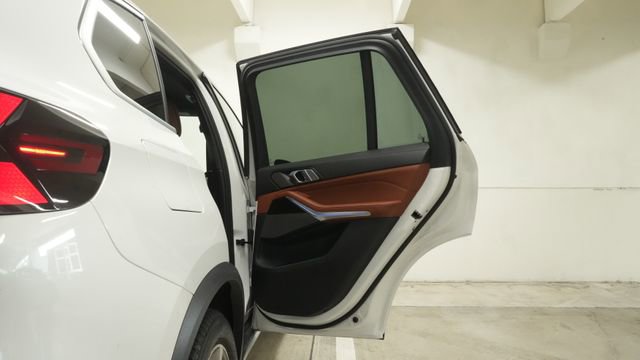 Certified 2025 BMW X5 xDrive40i w/ Premium Package image 25