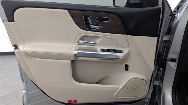 Used 2021 Mercedes-Benz GLB 250 w/ Premium Package image 13