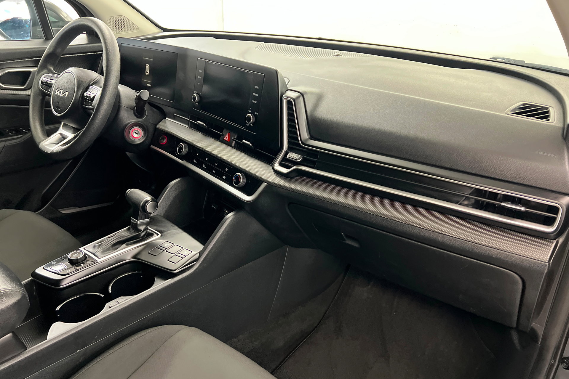 Used 2024 Kia Sportage LX image 25