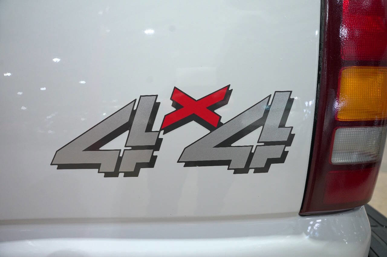 Used 2000 Chevrolet Silverado 1500 LS 2dr 4WD Standard Cab LB w/ Exterior Appearance Pkg image 24