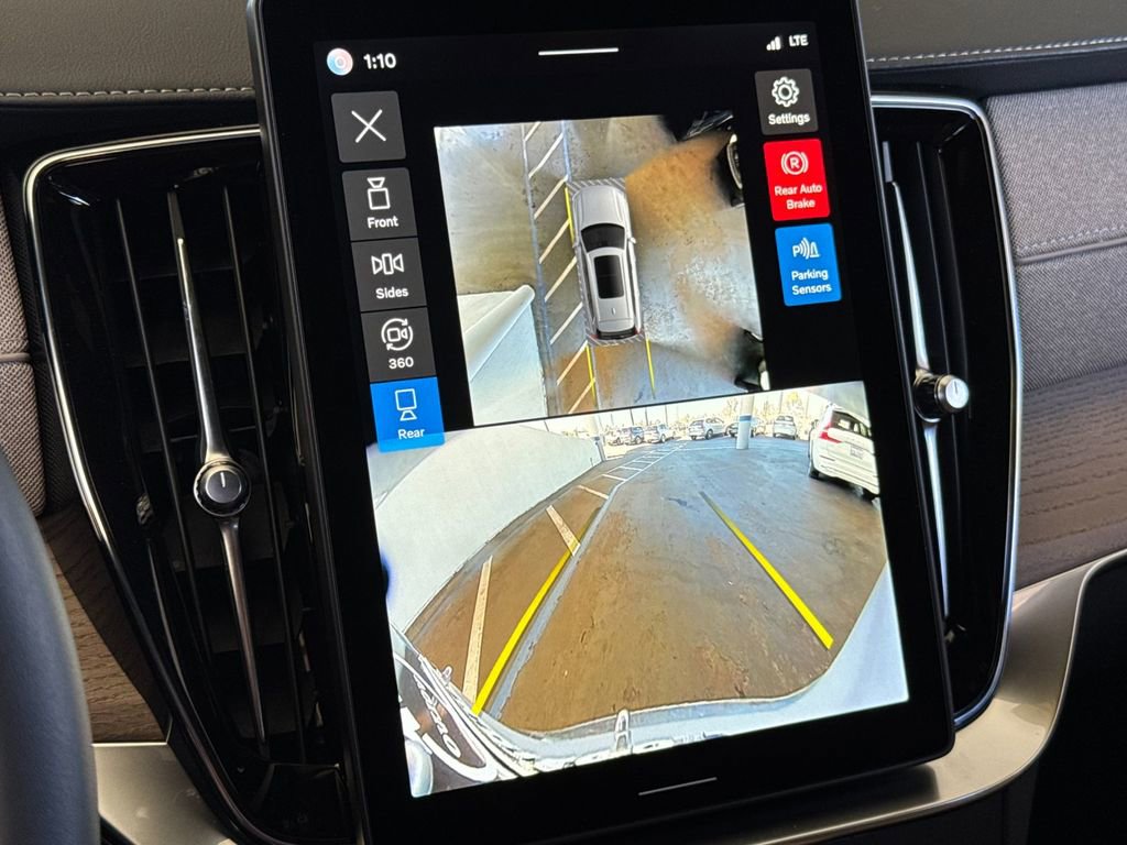 New 2026 Volvo XC90 B6 Plus w/ Protection Package Premier image 18