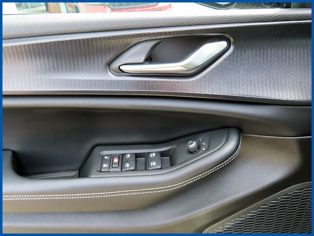 Certified 2025 Jeep Grand Cherokee Altitude image 12