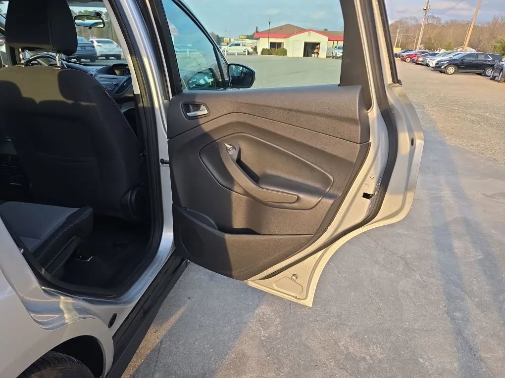 Used 2017 Ford C-MAX SE image 36