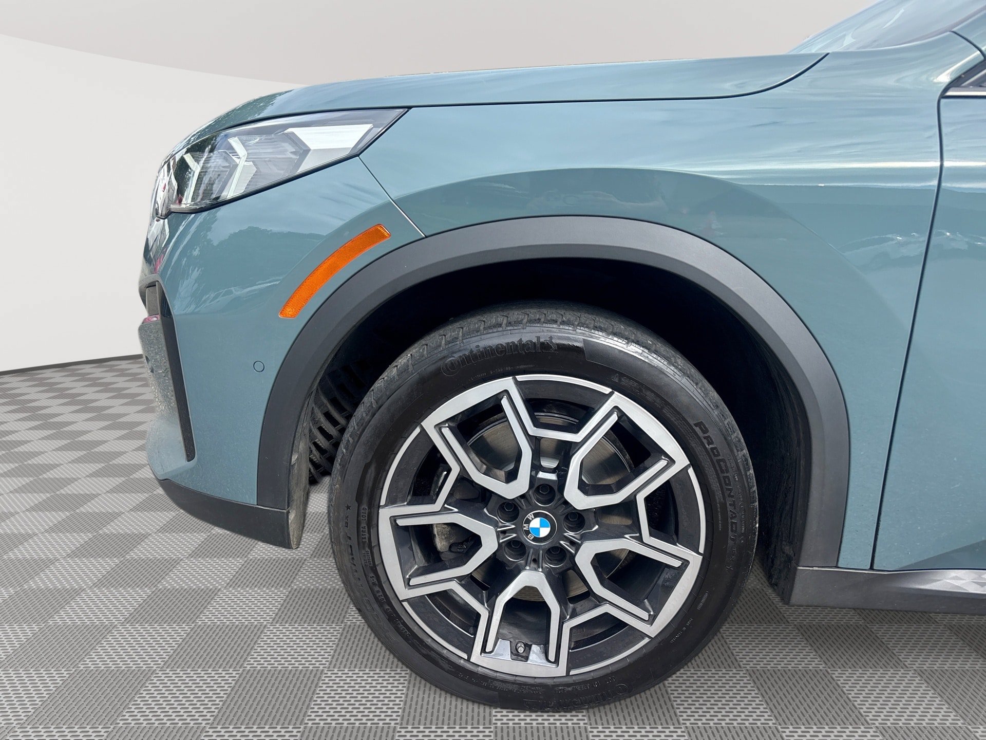 Used 2025 BMW X2 xDrive28i w/ Technology Package AWD/4WD image 19
