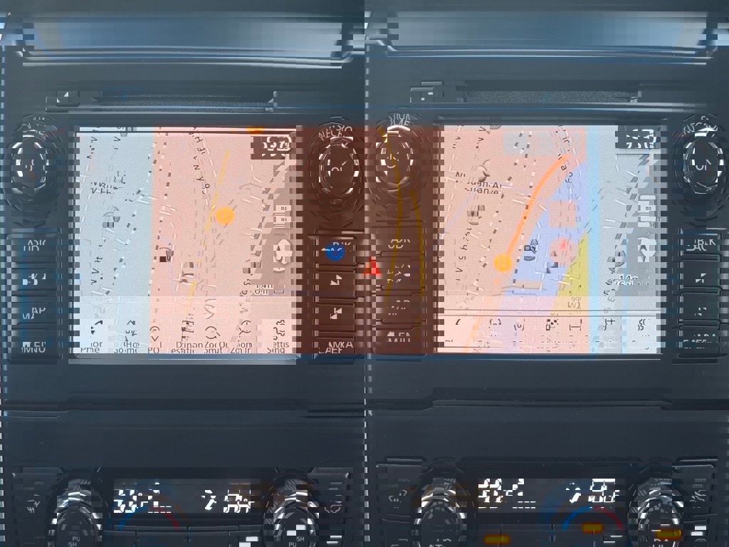 Used 2019 Nissan Titan SV w/ SV Convenience Package image 11