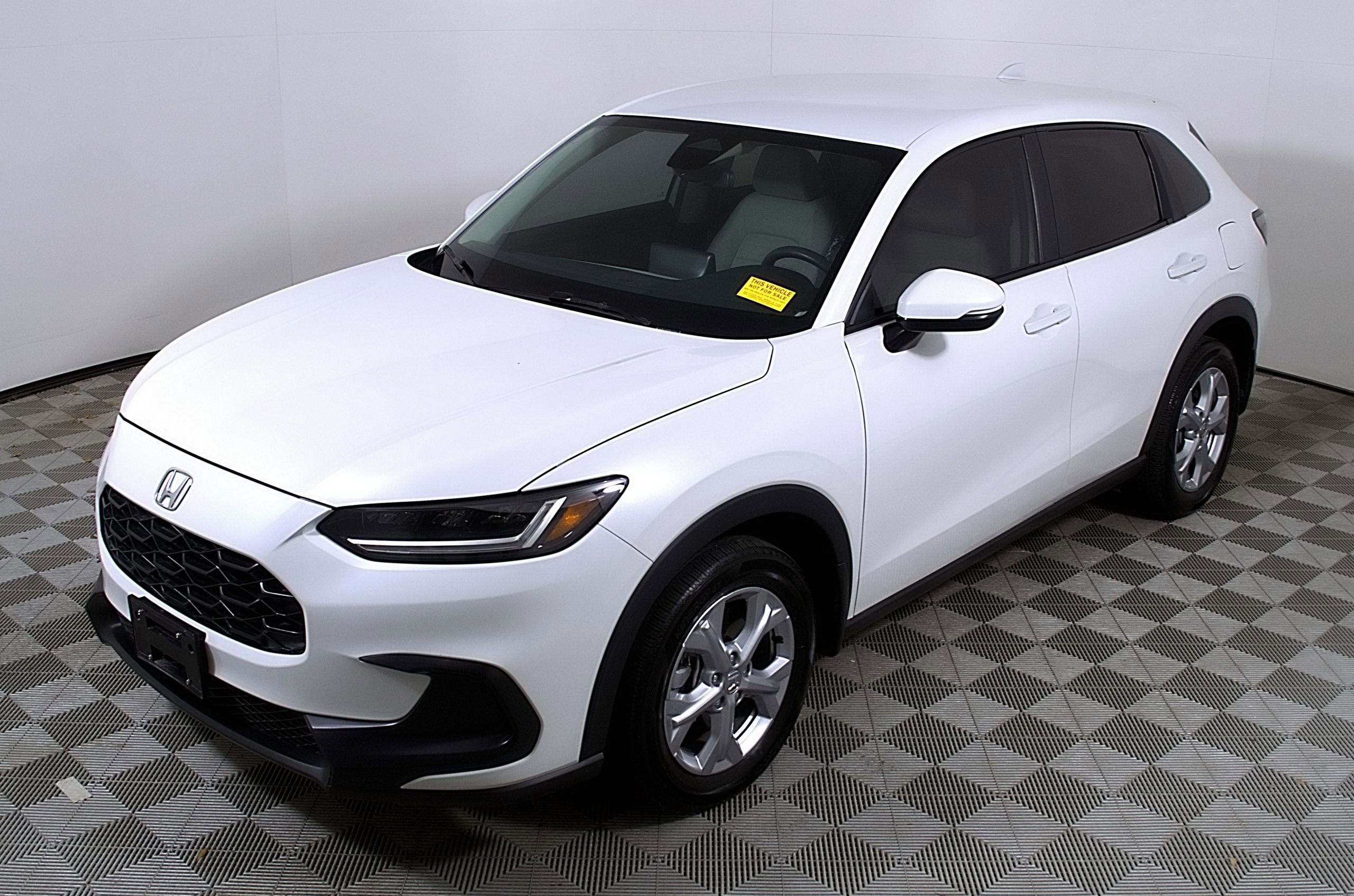 Used 2025 Honda HR-V LX image 3