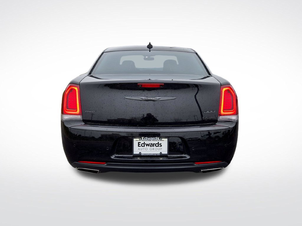 Used 2022 Chrysler 300 Touring L AWD/4WD image 4
