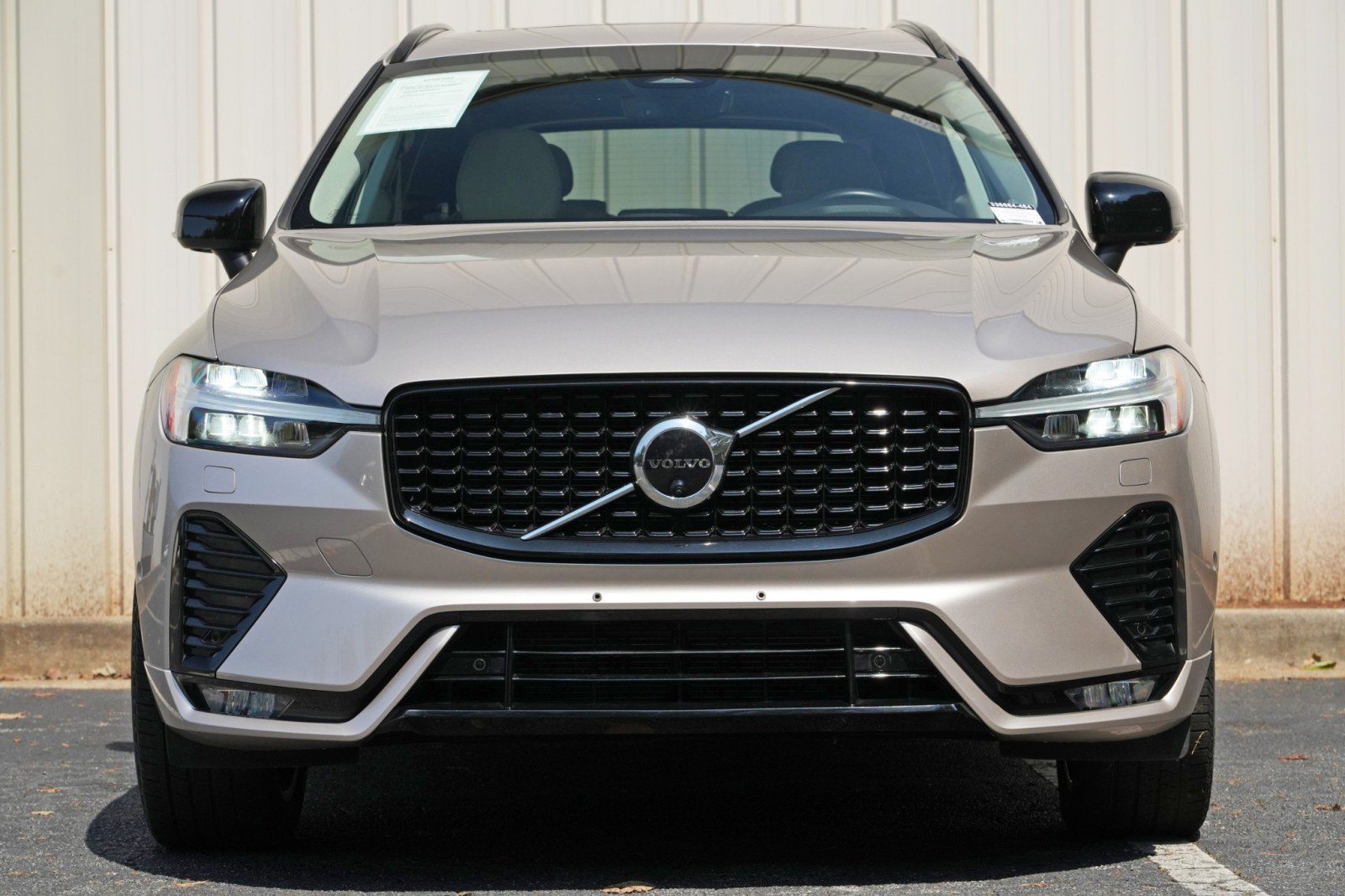Used 2023 Volvo XC60 B5 Plus AWD/4WD image 6