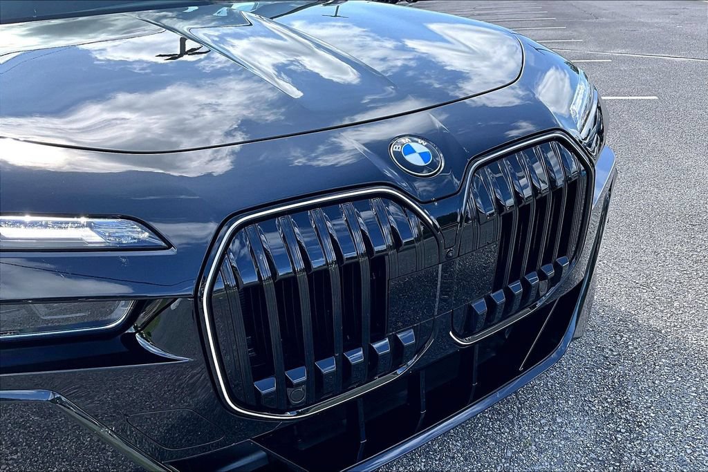 Certified 2026 BMW 760i xDrive w/ Executive Package AWD/4WD image 34