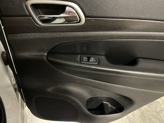 Used 2018 Jeep Grand Cherokee Altitude image 48