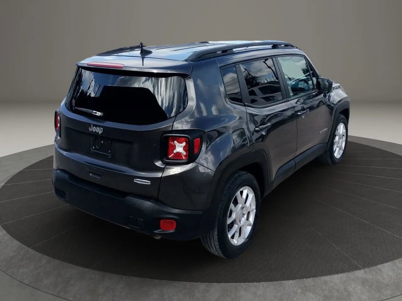 Used 2019 Jeep Renegade Latitude image 9