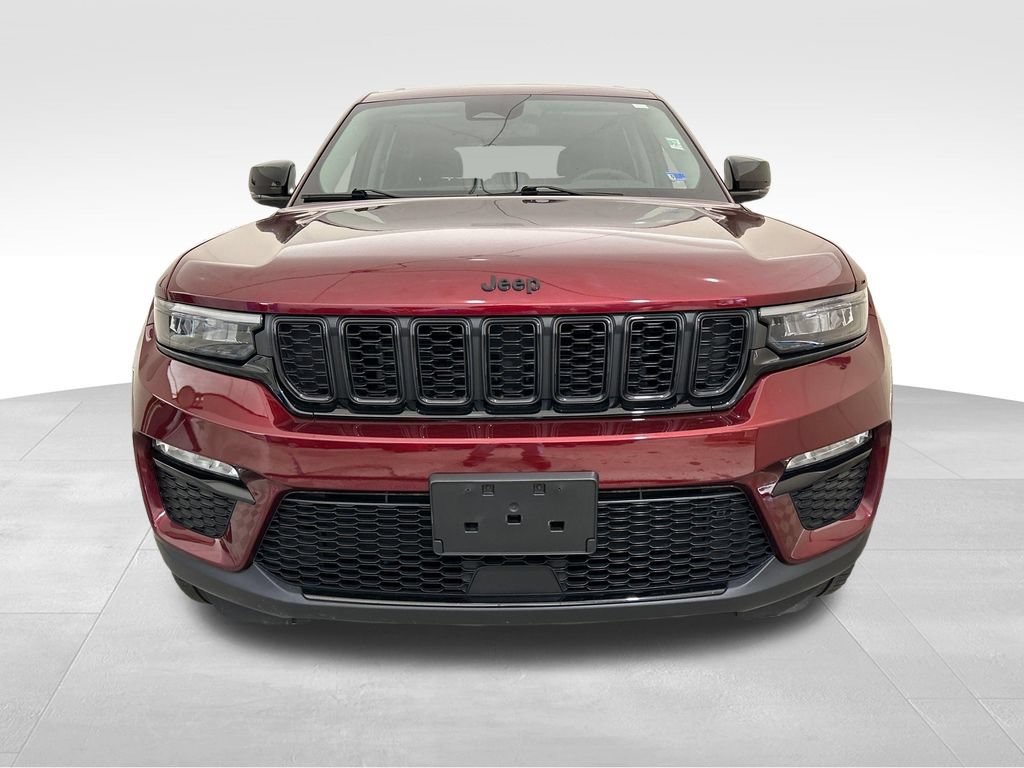 Used 2023 Jeep Grand Cherokee Limited w/ Black Appearance Package AWD/4WD image 9