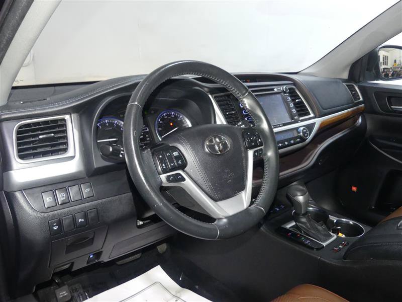 Used 2019 Toyota Highlander Limited AWD/4WD image 24