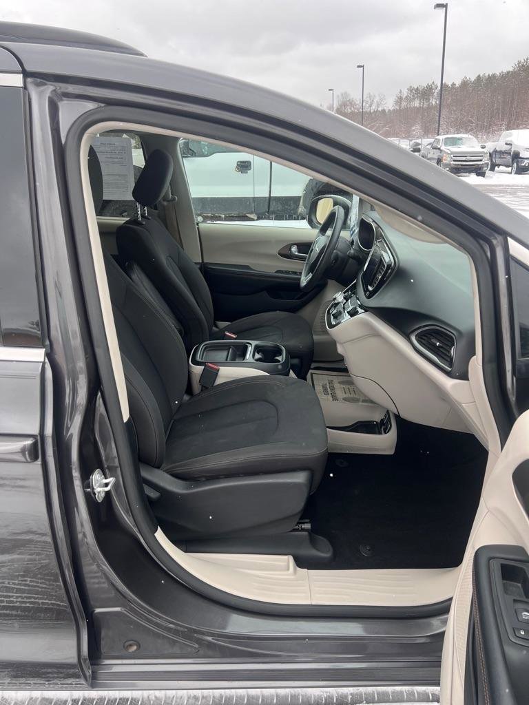Used 2017 Chrysler Pacifica Touring Plus FWD image 15