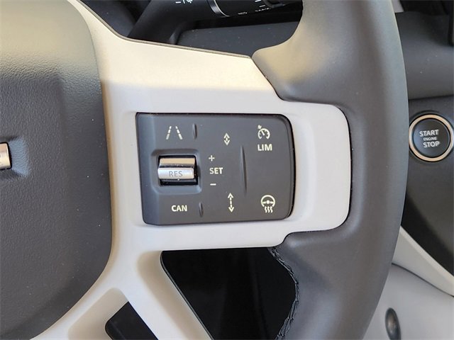 Used 2025 Land Rover Defender 130 X-Dynamic SE image 27