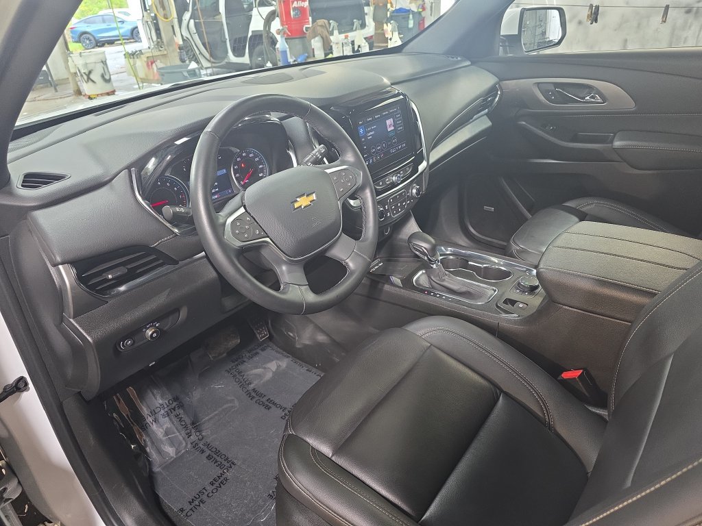 Used 2023 Chevrolet Traverse LT w/ LT Premium Package AWD/4WD image 21
