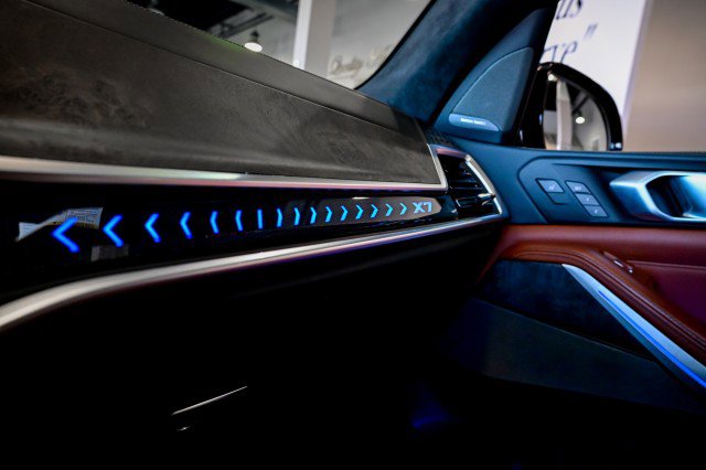 Used 2023 BMW X7 xDrive40i w/ Executive Package image 38