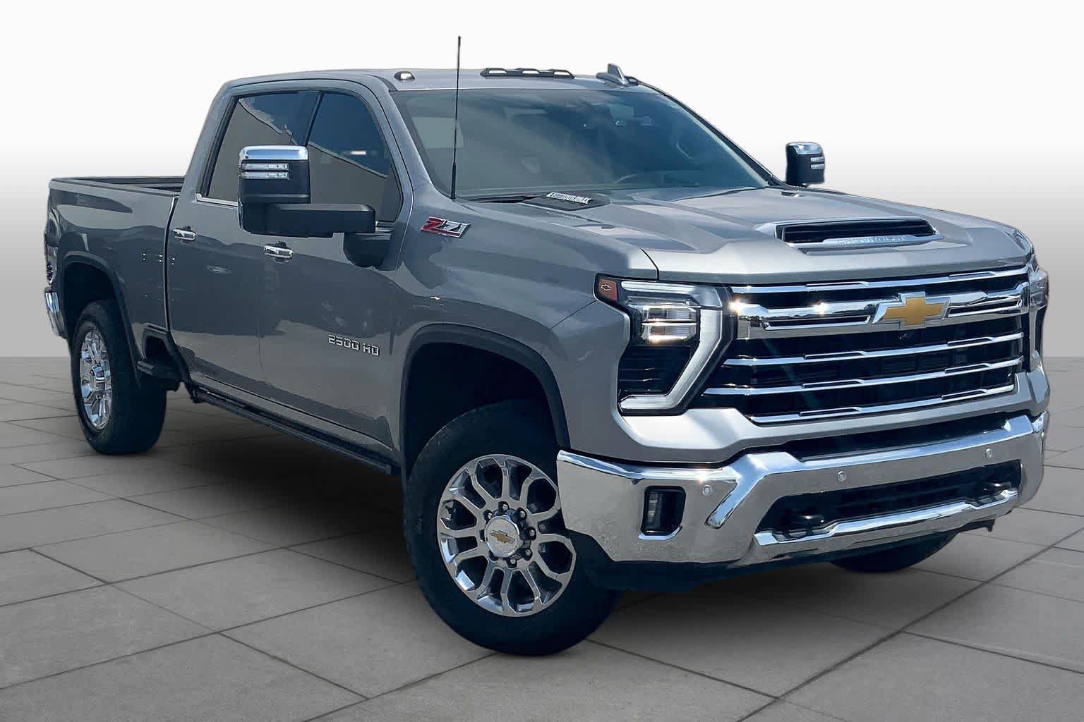 Used 2025 Chevrolet Silverado 2500 LTZ w/ LTZ Convenience Package AWD/4WD image 3