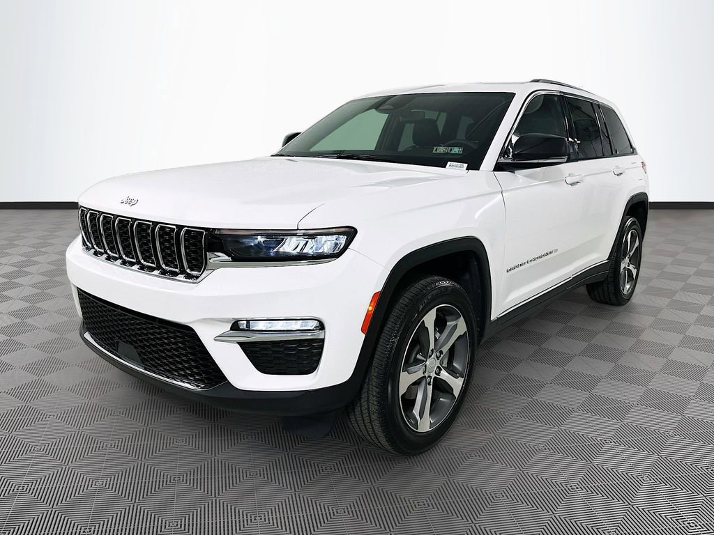 Certified 2024 Jeep Grand Cherokee Limited w/ Trailer Tow Package AWD/4WD image 3