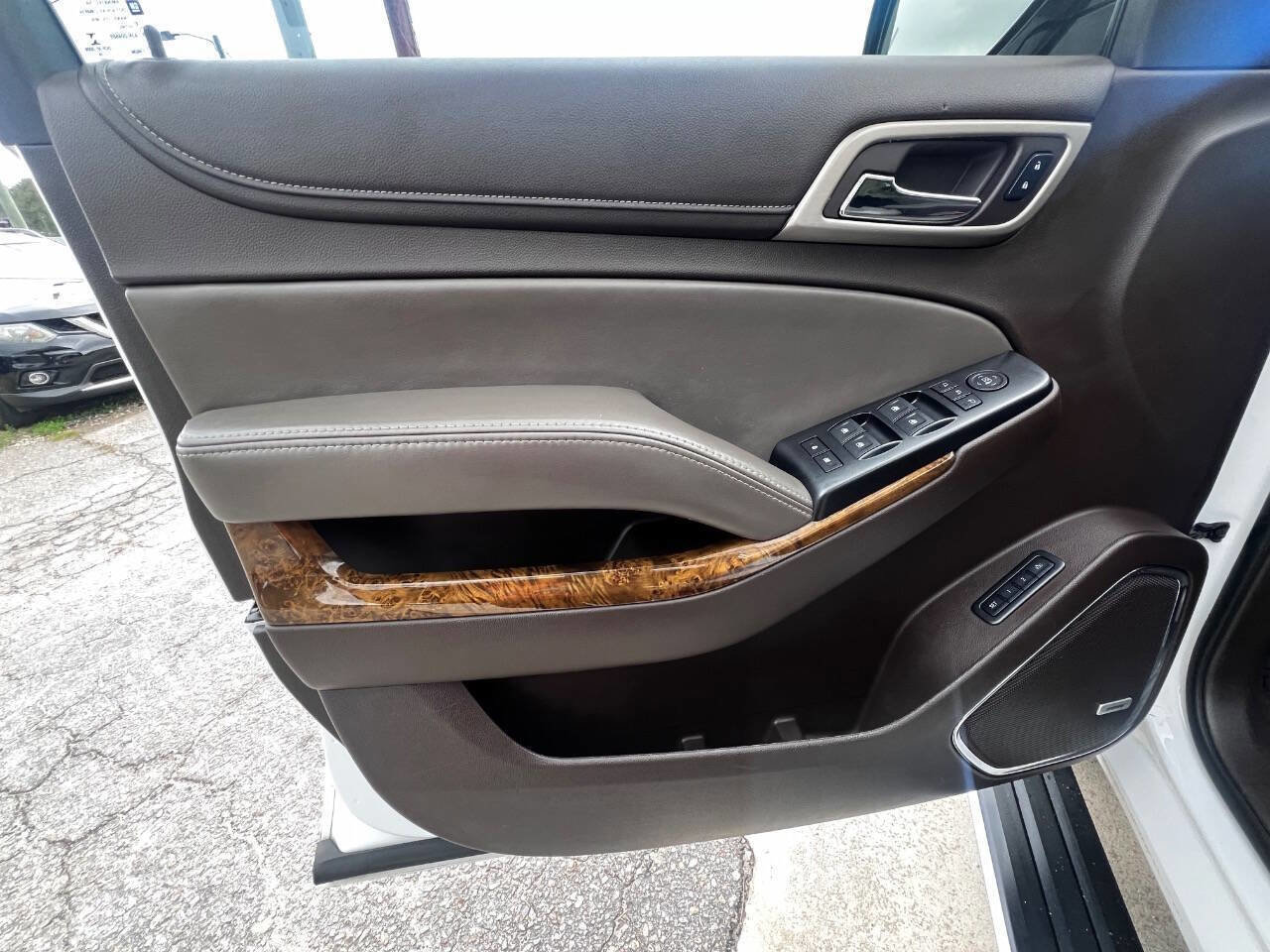 Used 2015 GMC Yukon Denali w/ Premium Package image 19