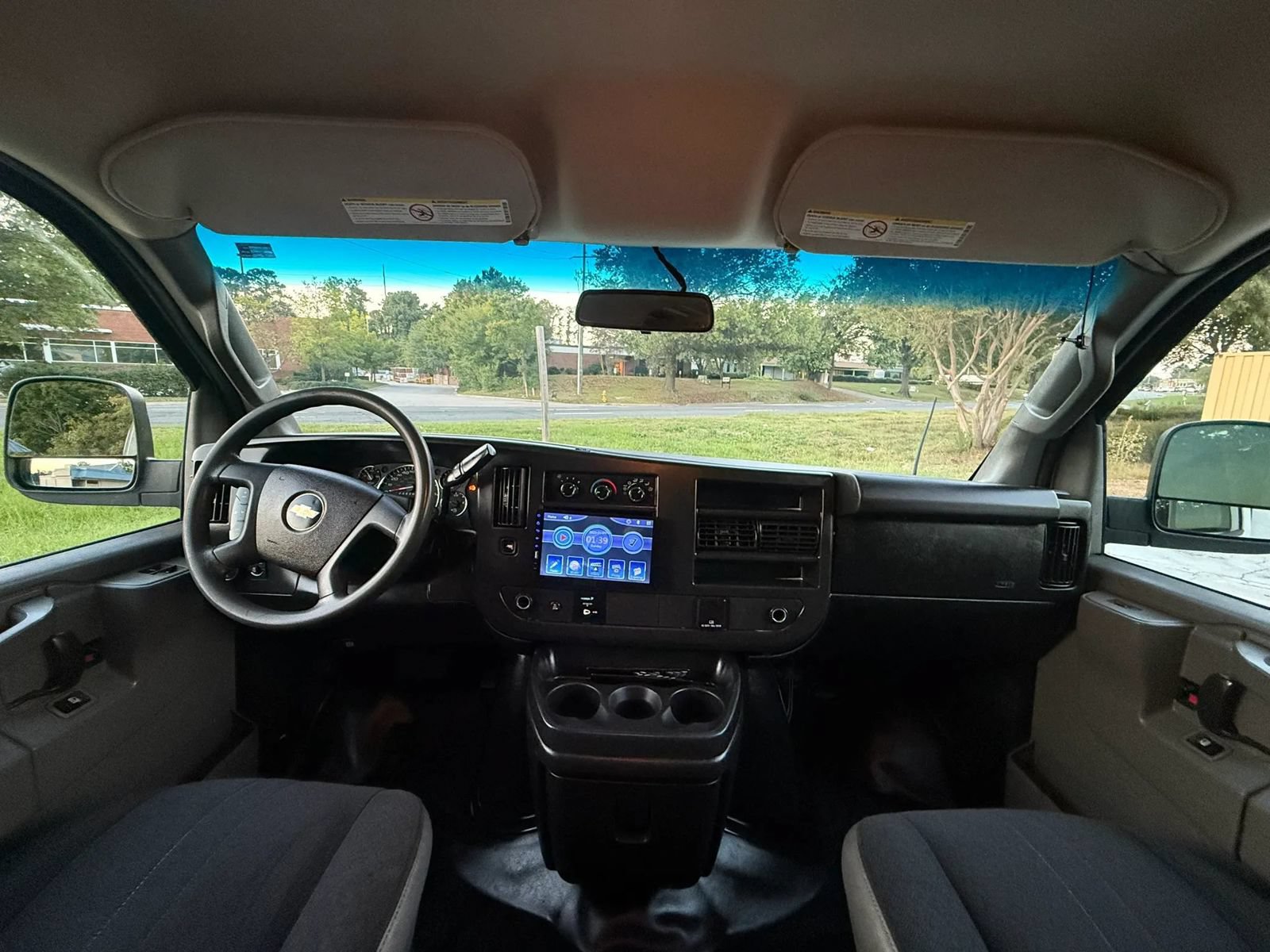 Used 2018 Chevrolet Express 2500 w/ Driver Convenience Package RWD image 14