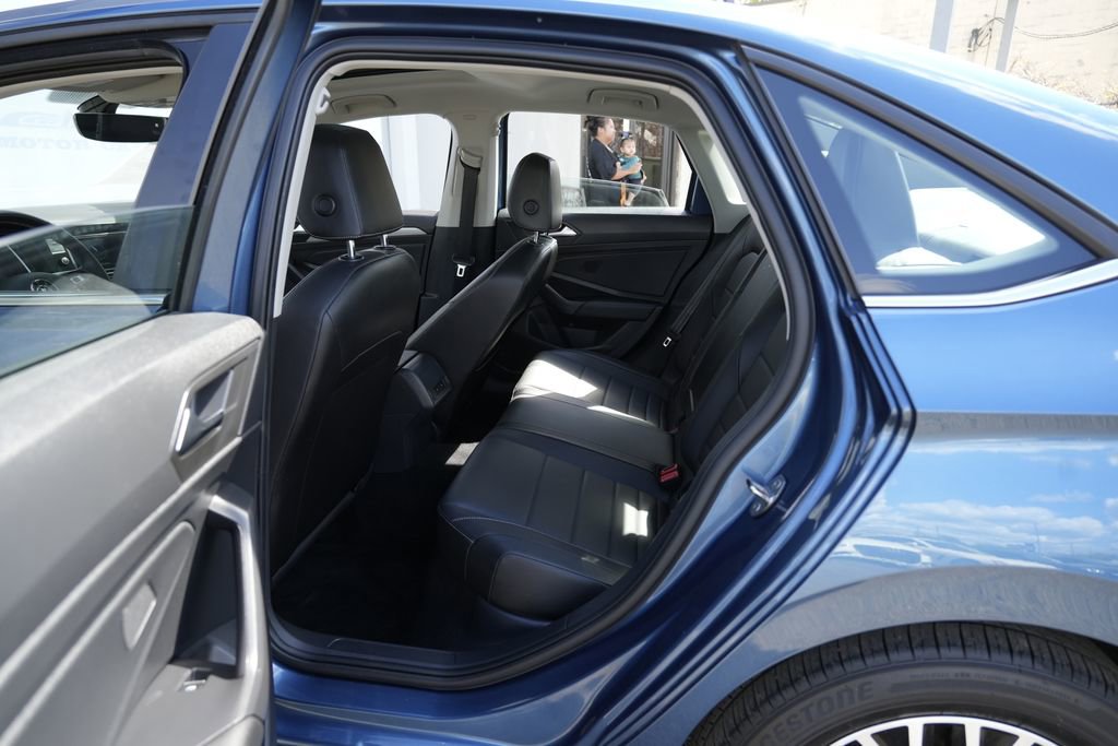 Used 2021 Volkswagen Jetta SE w/ SE Cold Weather Package FWD image 25